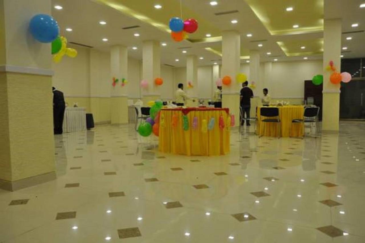 Hotel Shiv International Bhachau Exterior photo