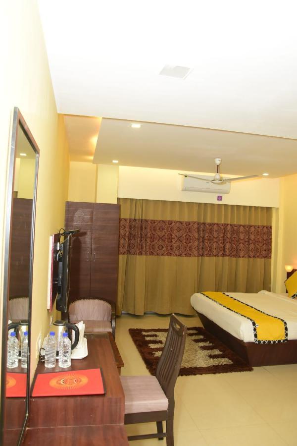 Hotel Shiv International Bhachau Exterior photo