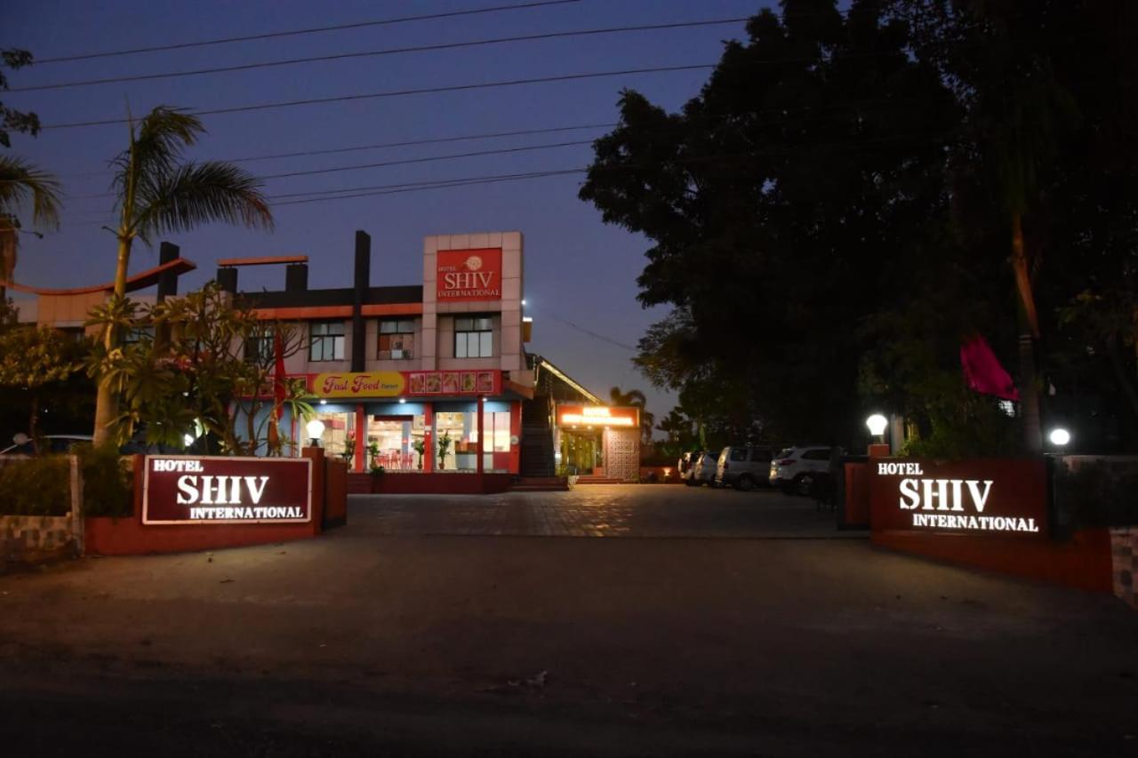 Hotel Shiv International Bhachau Exterior photo