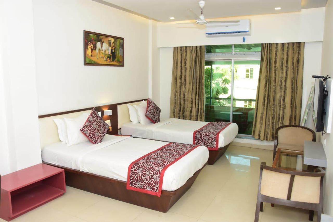 Hotel Shiv International Bhachau Exterior photo