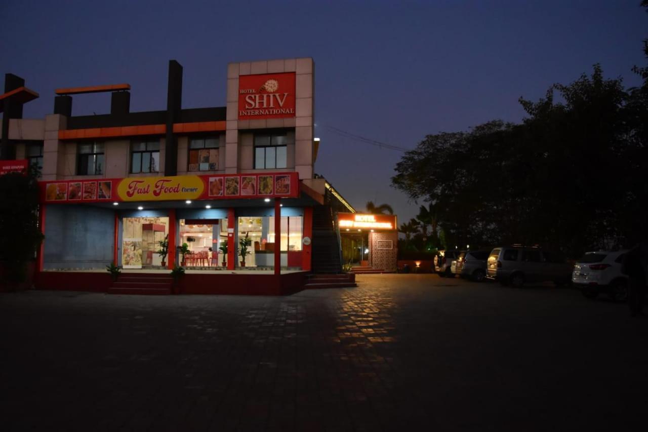 Hotel Shiv International Bhachau Exterior photo