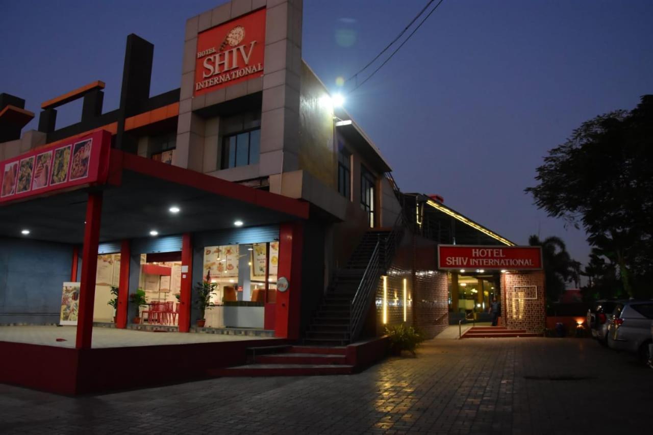 Hotel Shiv International Bhachau Exterior photo