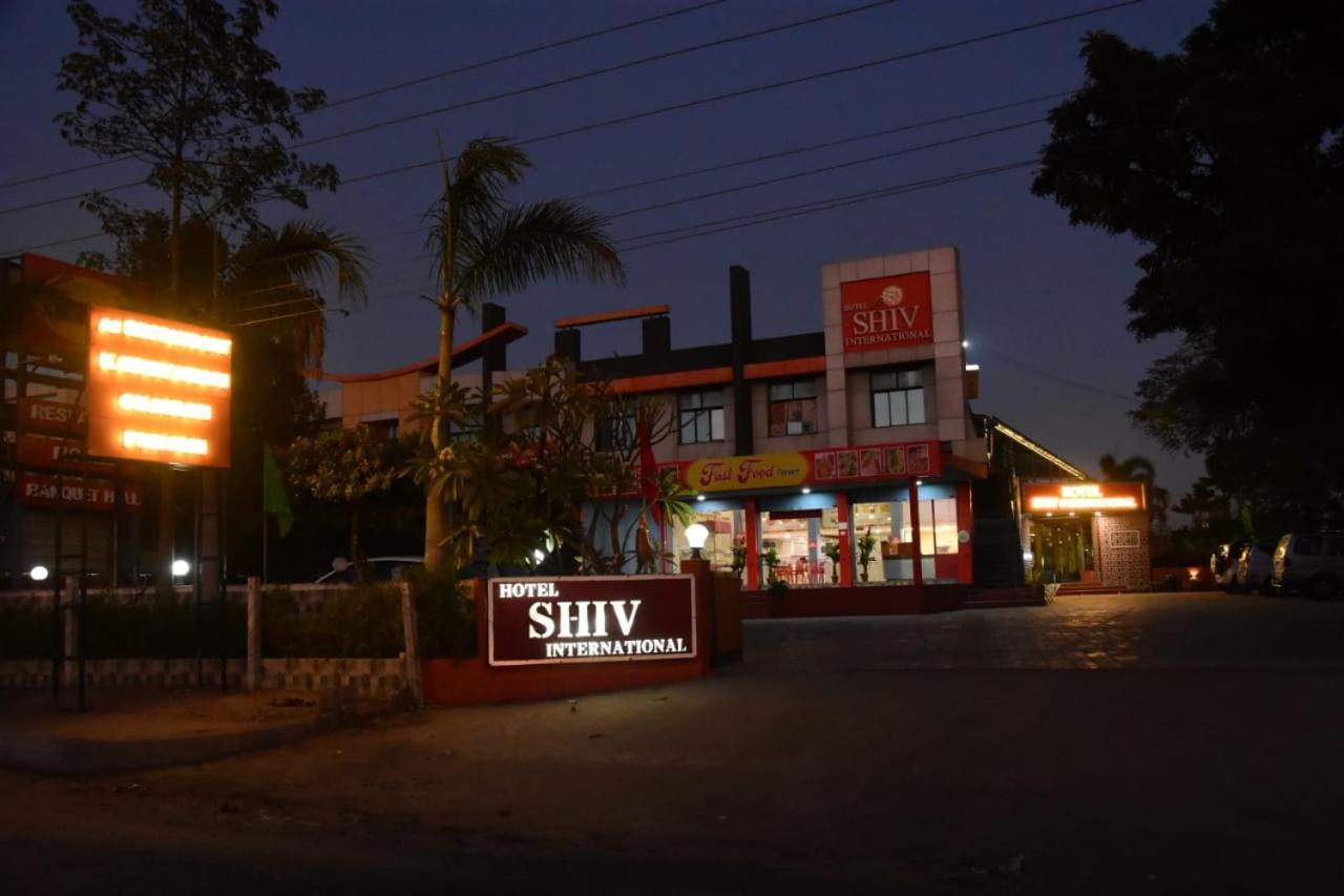 Hotel Shiv International Bhachau Exterior photo