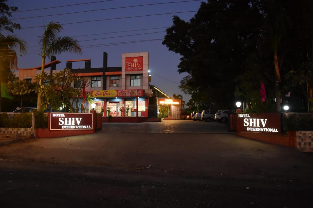 Hotel Shiv International Bhachau Exterior photo